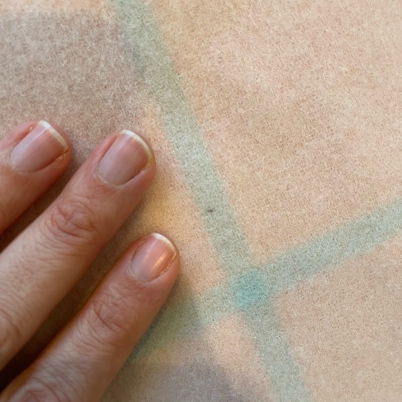 Large Burberry scarf with pockets - Picture 8 of 10